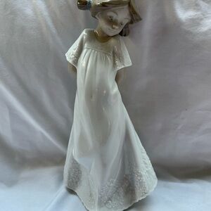 NAO by Lladró Porcelain Figurine - Young Girl‎ in Dress #1109, 1989 DAISA Spain